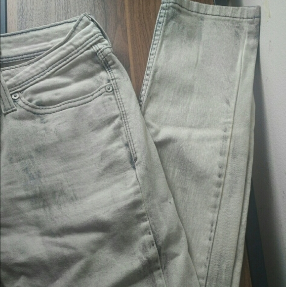 Levi's Denim - SALE🦂 "LEVI" LOW RISE SKINNY OFF WHITE JEANS